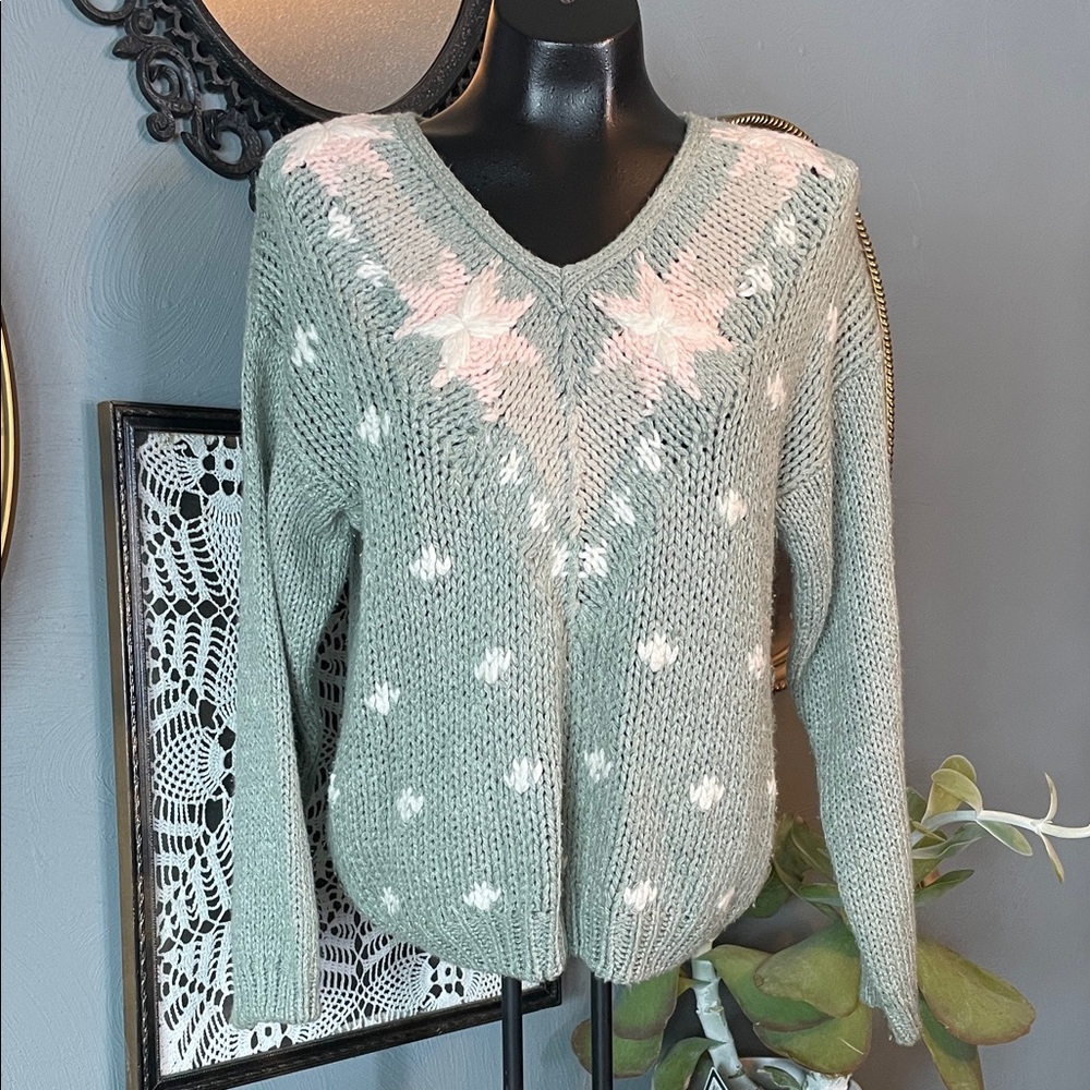 Elegant V-Neck Sweater in Soft Green and Pink